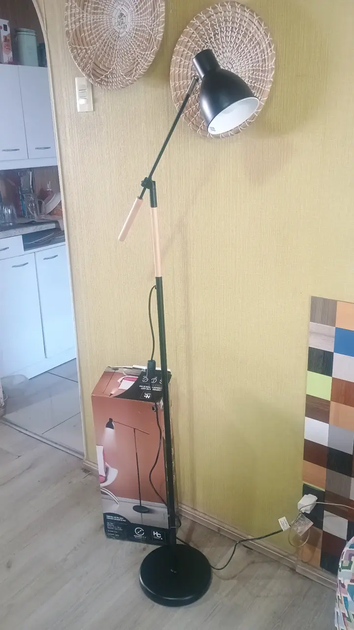 Lámpara de pie nueva