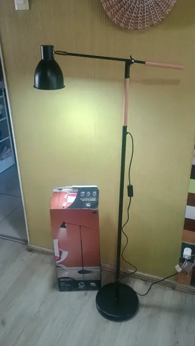 Lámpara de pie nueva - miniatura 3
