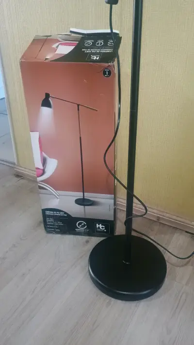 Lámpara de pie nueva - miniatura 4