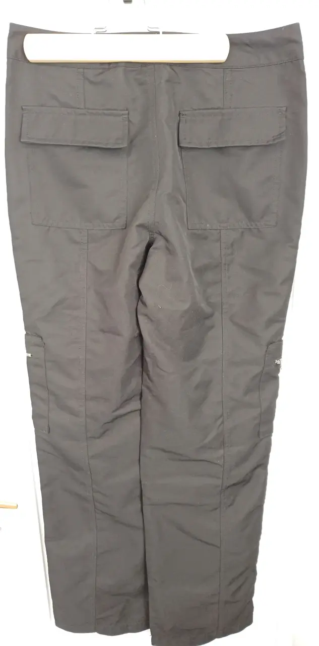 Pantalones cargo negros con bolsillos - 2