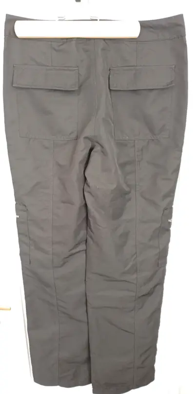 Pantalones cargo negros con bolsillos - miniatura 2