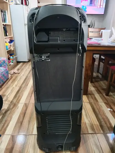 Parlante portátil con ruedas y asa - miniatura 1