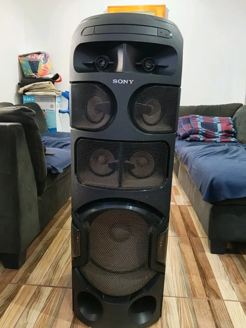 Parlante portátil con ruedas y asa - 4