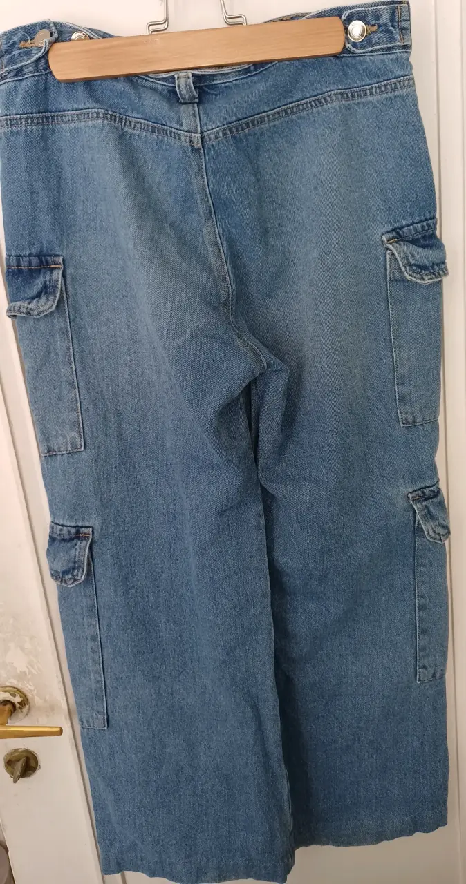 Pantalón cargo de mezclilla con bolsillos - 2