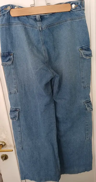 Pantalón cargo de mezclilla con bolsillos - miniatura 2