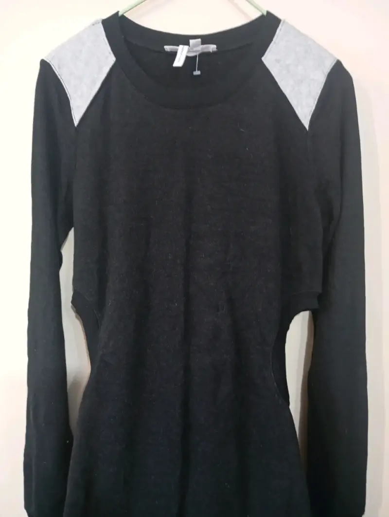 Vestido negro con detalles grises - 1