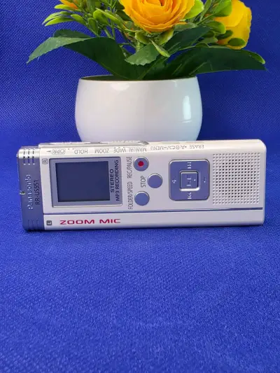 Grabadora Panasonic RR-US551 con micrófono Zoom - miniatura 1