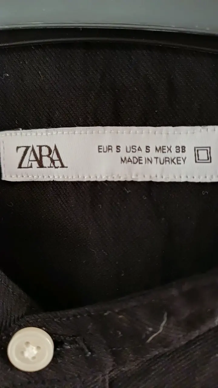 Camisa negra de hombre Zara manga corta - 2