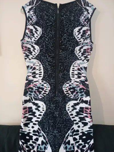 Vestido sin mangas con estampado abstracto - miniatura 1