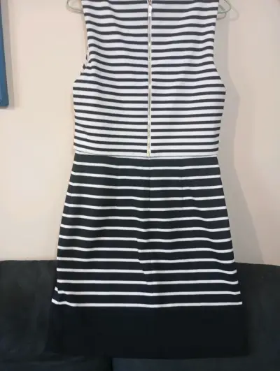 Vestido a rayas blanco y negro - miniatura 1