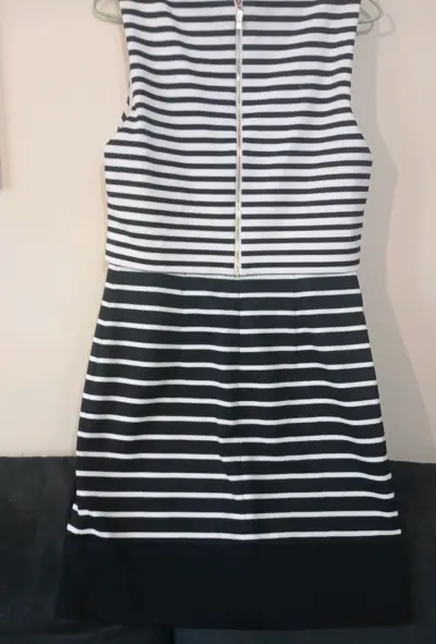 Vestido a rayas blanco y negro - miniatura 3