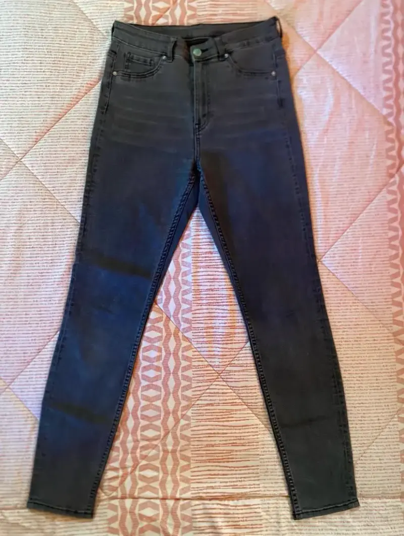 Jeans ajustados negros para mujer