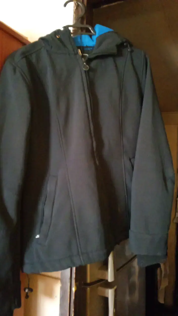 Chaqueta azul marino con capucha para hombre - 1