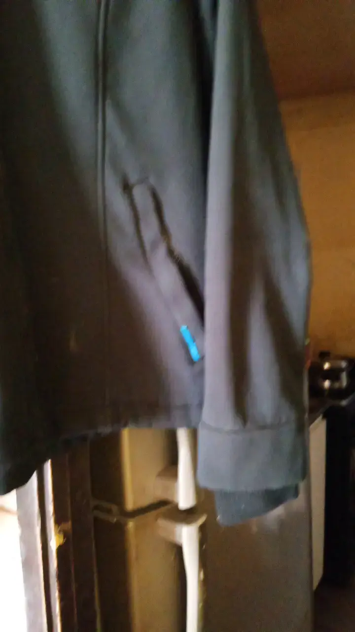 Chaqueta azul marino con capucha para hombre - 2