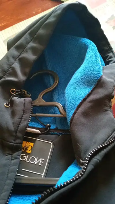 Chaqueta azul marino con capucha para hombre - miniatura 4
