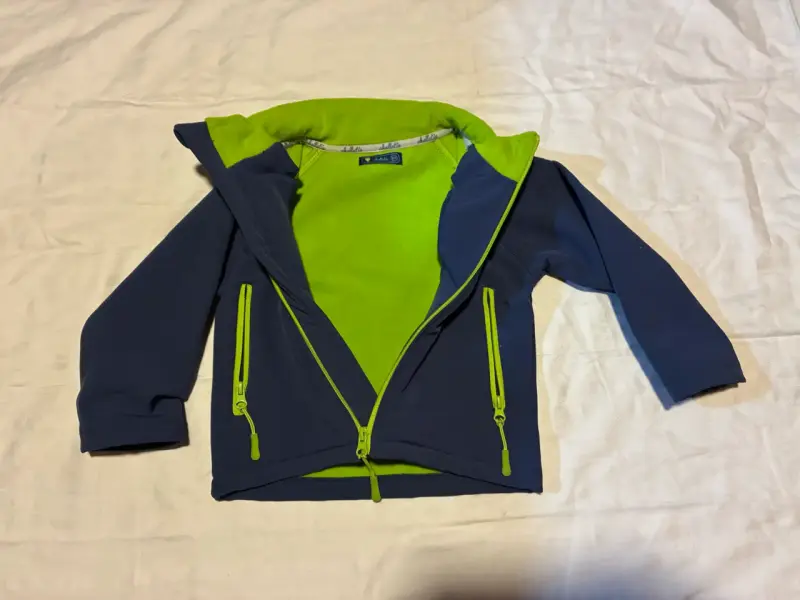 Chaqueta infantil azul con detalles verdes - 2