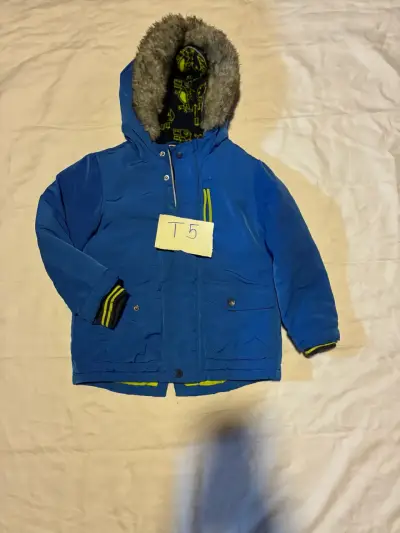 Chaqueta azul con capucha y forro de peluche - miniatura 1