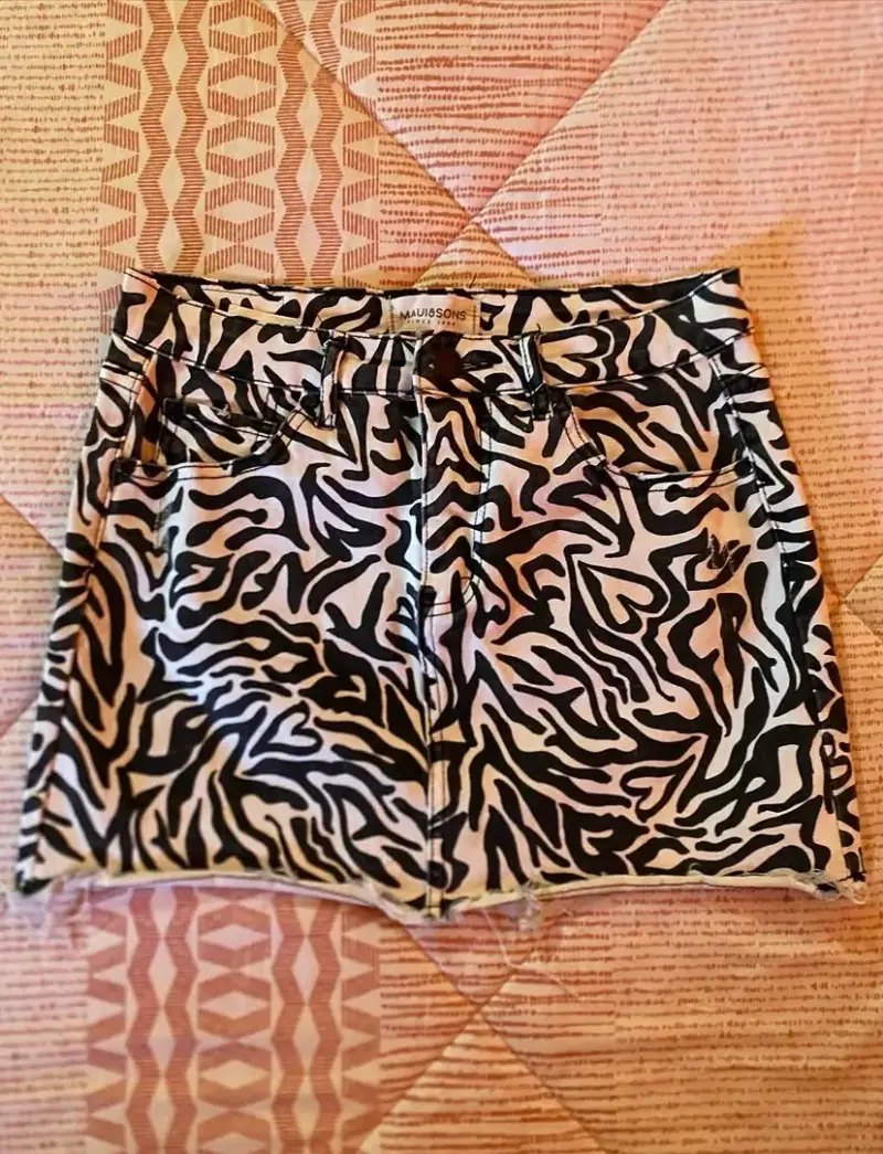 Shorts de mezclilla estampado cebra Maui Sons