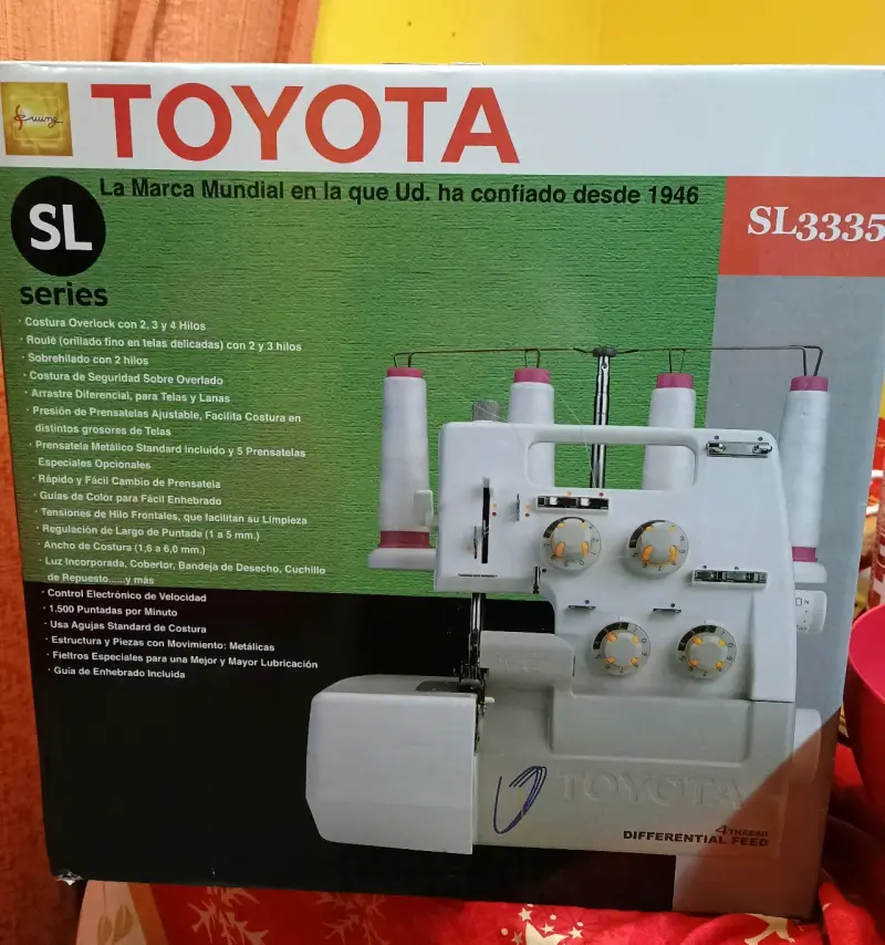 Máquina overlock Toyota SL3335 - 1