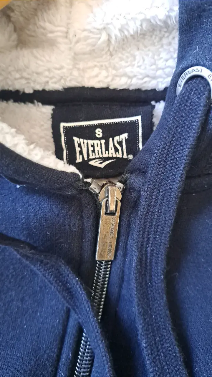 Polerón Everlast negro con capucha - 2