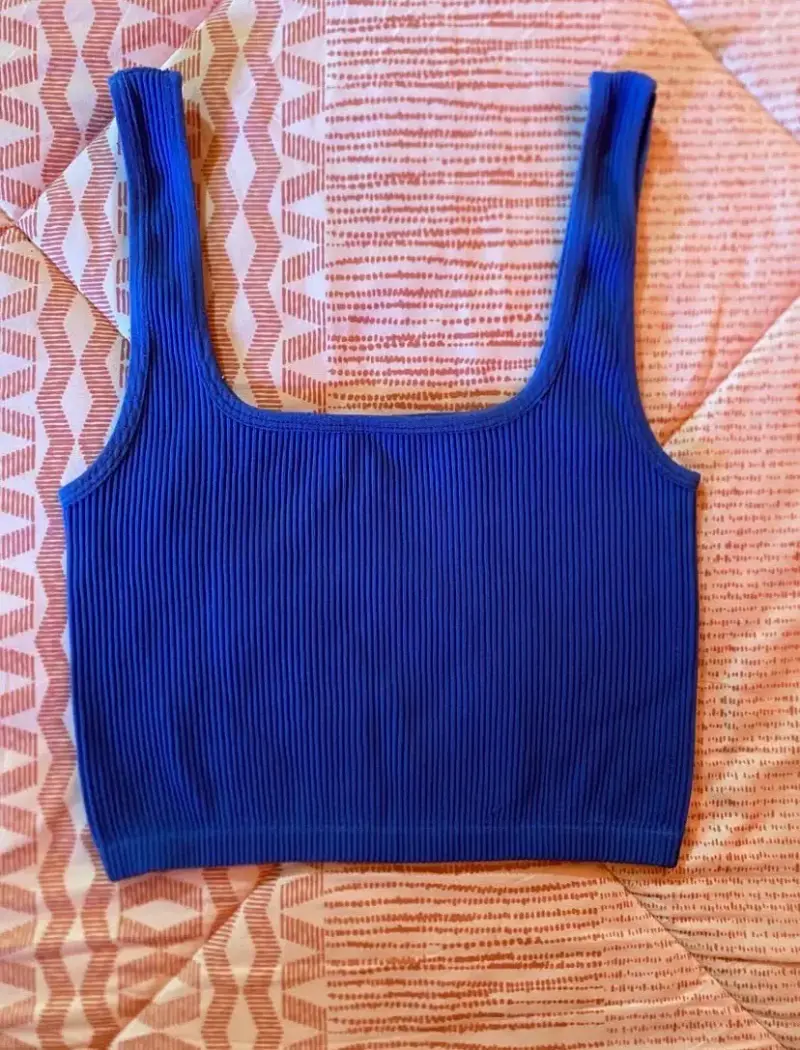 Top corto azul sin mangas