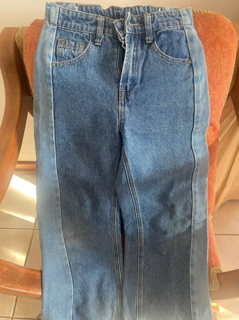 Jeans clásicos de mezclilla azul para niña