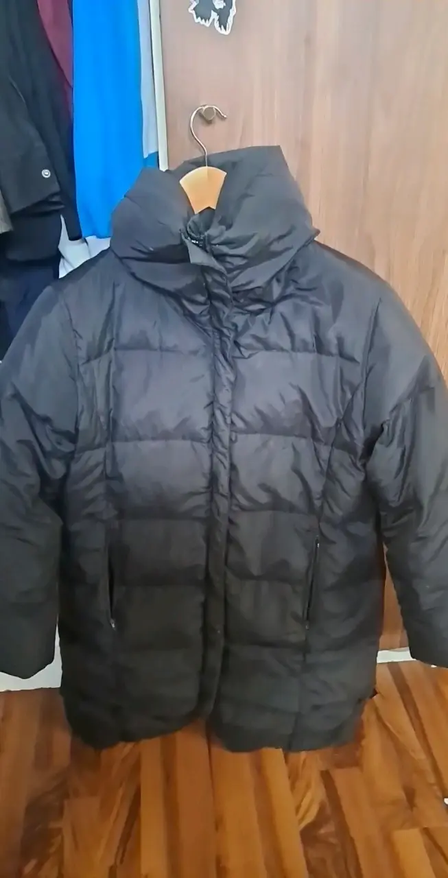 Chaqueta acolchada negra para invierno - 1