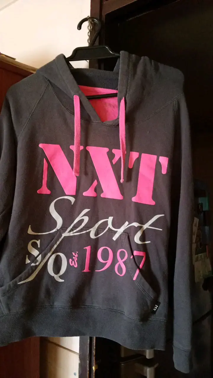 Polerón deportivo NXT Sport gris y rosado - 1