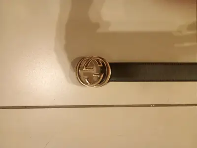 Cinturón Gucci negro con hebilla dorada - miniatura 2