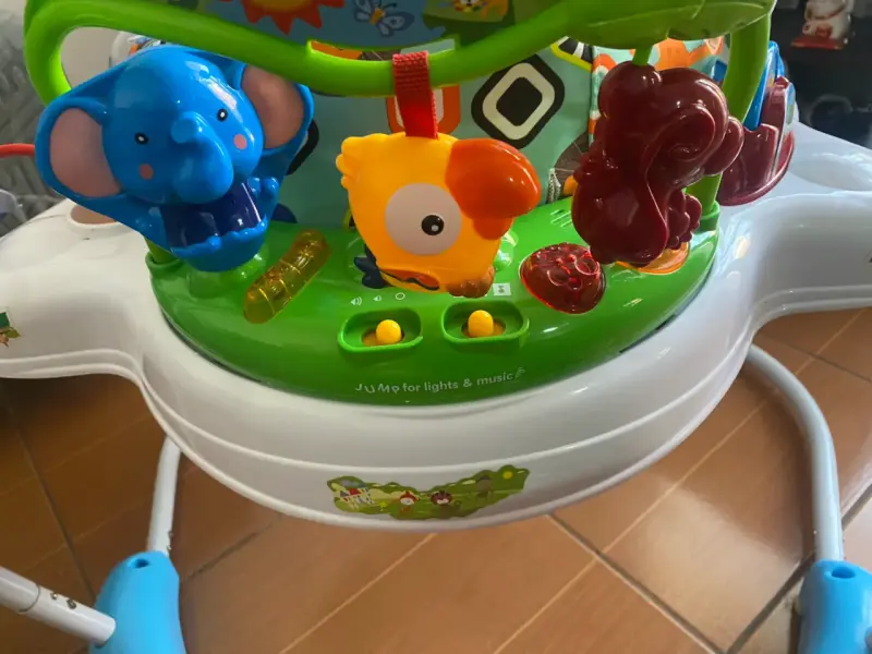 Saltador de bebé con juguetes interactivos - 3