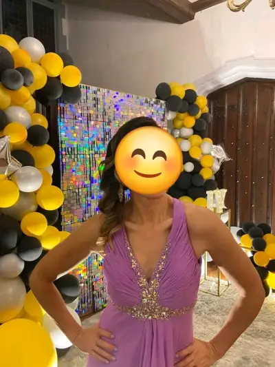 Vestido largo de fiesta lila con detalles brillantes - miniatura 3
