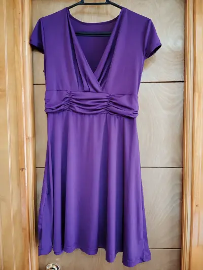 Vestido morado de manga corta elegante - miniatura 2