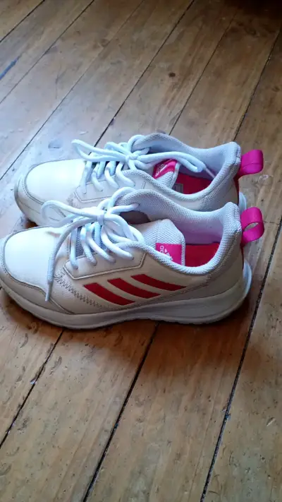 Zapatillas deportivas Adidas blancas y rosadas - miniatura 2