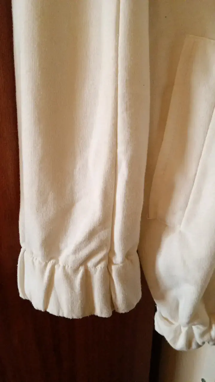 Abrigo blanco con botones grandes - 3