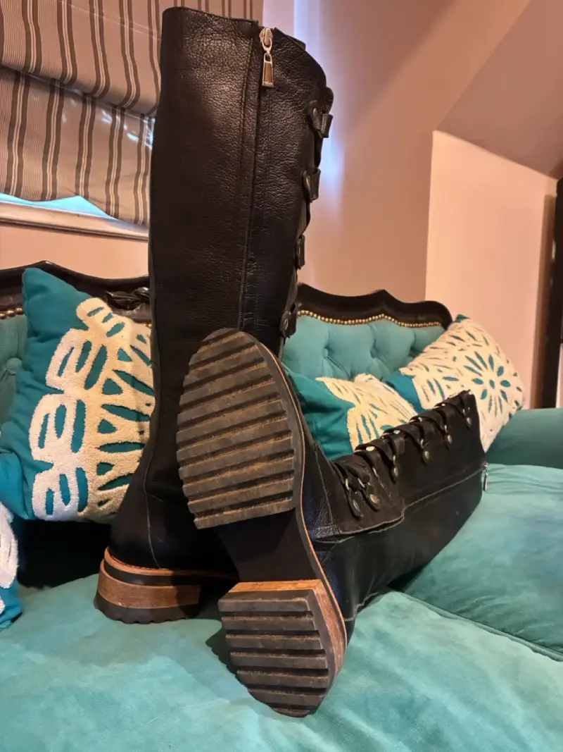Botas negras de cuero con hebillas - 2