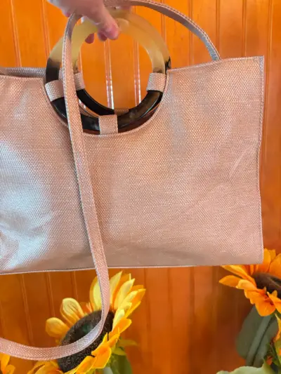 Cartera de mano beige con asas circulares - miniatura 1