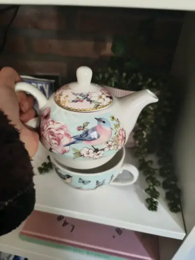 Tetera y taza floral de porcelana - miniatura 2