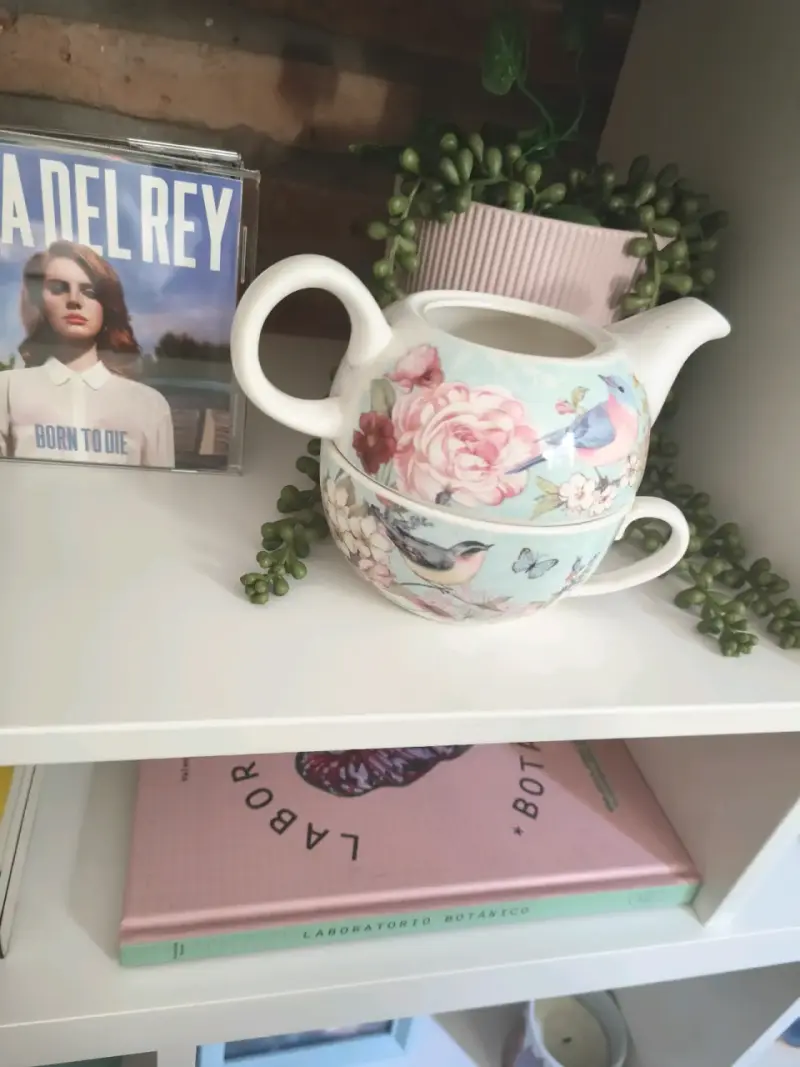 Tetera y taza floral de porcelana - 5