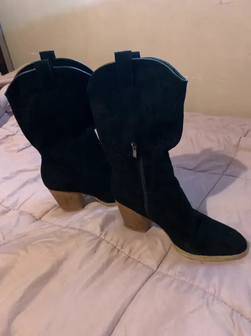 Botas negras de gamuza con tacón medio - 1