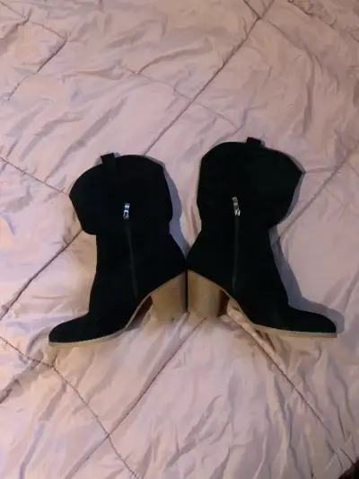 Botas negras de gamuza con tacón medio - miniatura 3