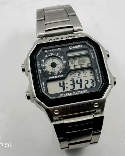 Reloj Casio World Time con cronómetro y alarma - miniatura 1