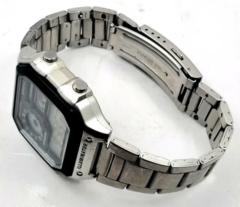 Reloj Casio World Time con cronómetro y alarma - 2