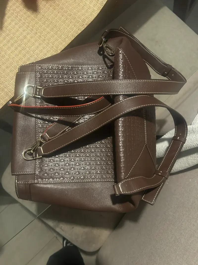 Mochila de cuero marrón CH elegante - 4