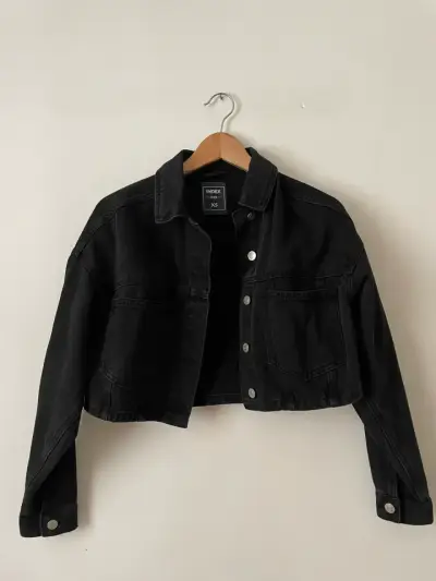 Chaqueta de mezclilla negra corta - miniatura 1
