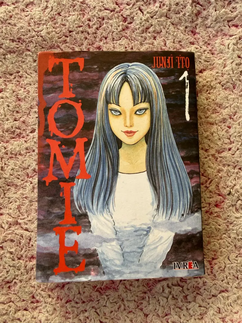 Manga Tomie Volumen 1 de Junji Ito - 2