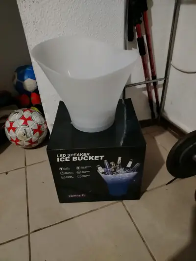 Cubeta de hielo con altavoz LED 7L - miniatura 2