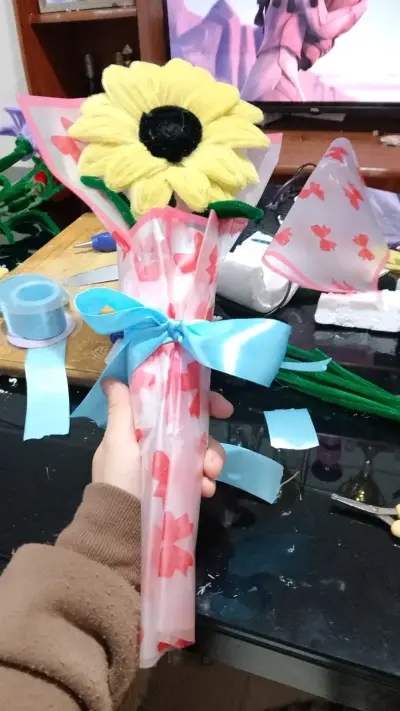 Ramo de girasol de peluche con envoltura - miniatura 1