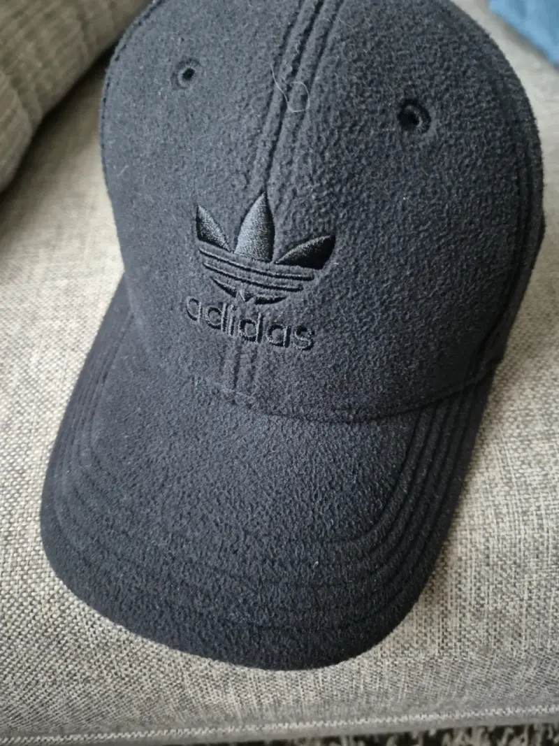 Gorra negra Adidas clásica unisex