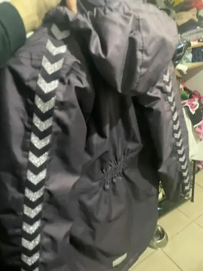 Chaqueta impermeable morada para mujer - miniatura 2