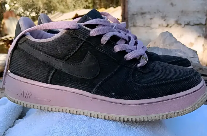 Zapatillas deportivas negras con detalles rosados - 3
